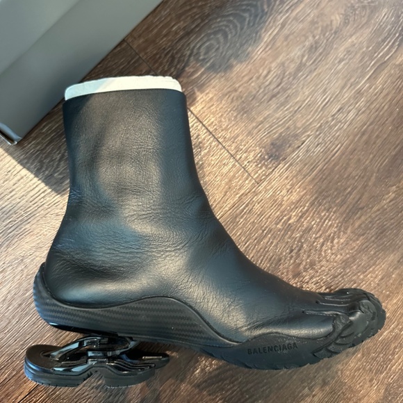 Balenciaga X Vibram Spring 22 Clones Calfskin Heeled Boots - Picture 4 of 5